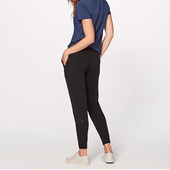 lululemon athletica Pants - Lululemon women joggers black size 6